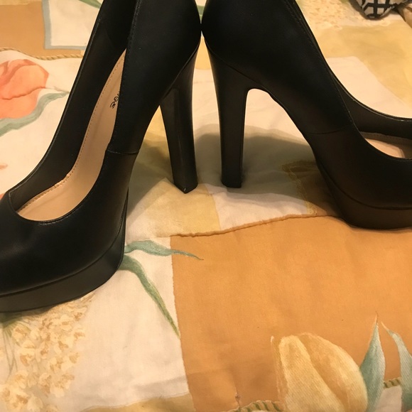 Pumps - Picture 2 of 5